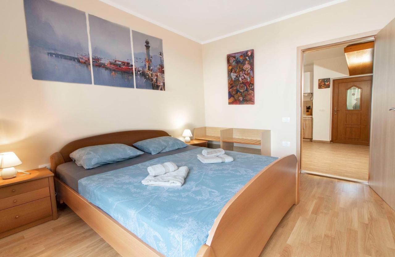 Apartmaji Pri Bosi Nogi Izola Exterior photo