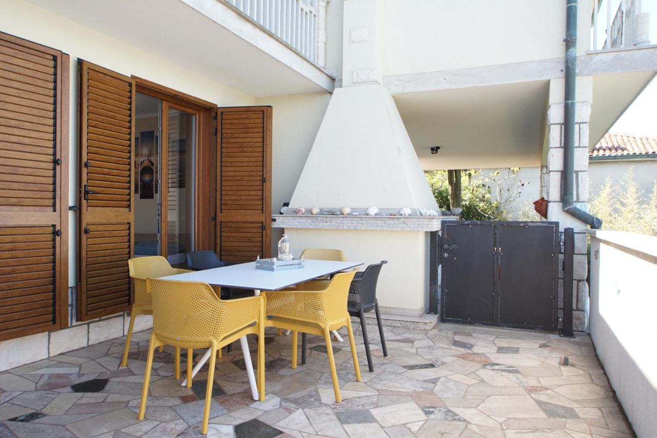 Apartmaji Pri Bosi Nogi Izola Exterior photo