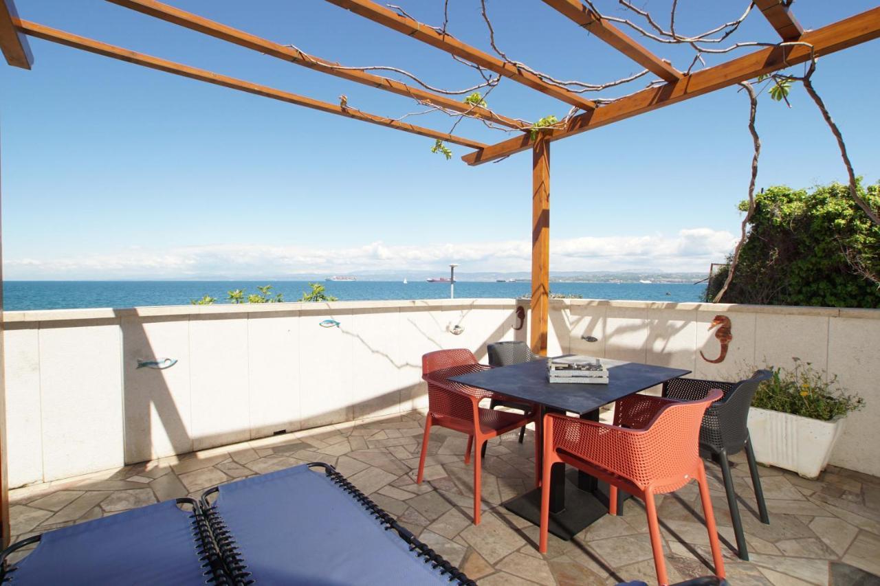 Apartmaji Pri Bosi Nogi Izola Exterior photo